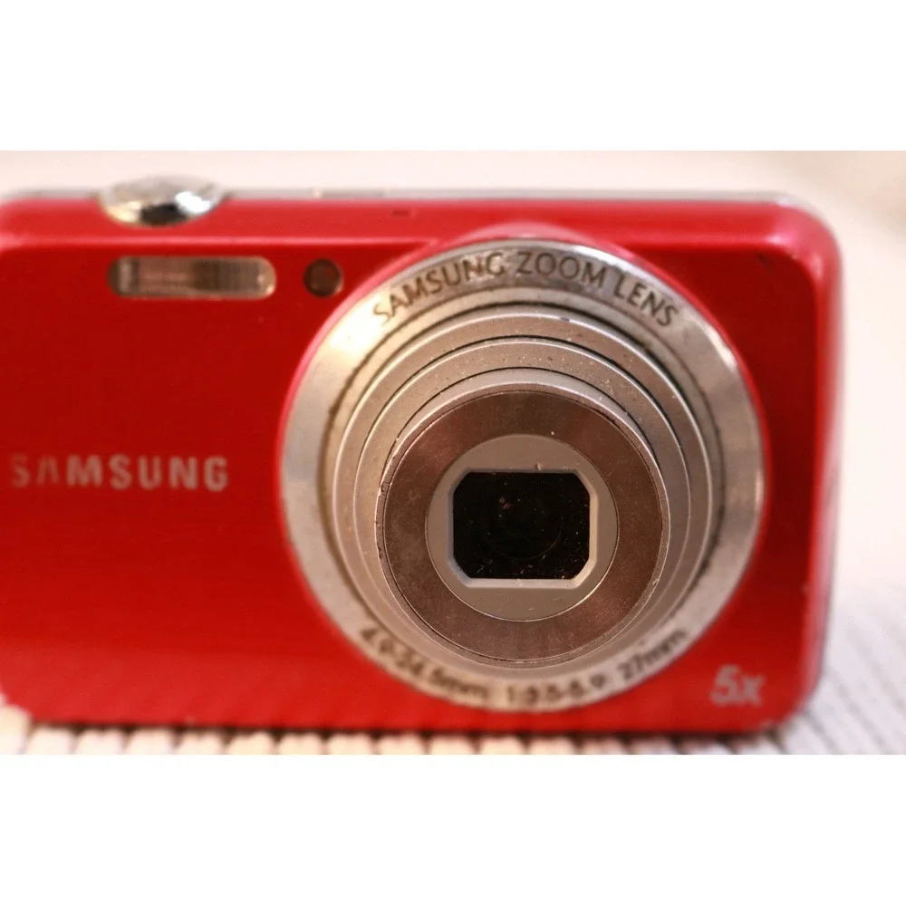 Samsung PL20 Digital Camera Red 5x Zoom Untested For Parts Repair As Is